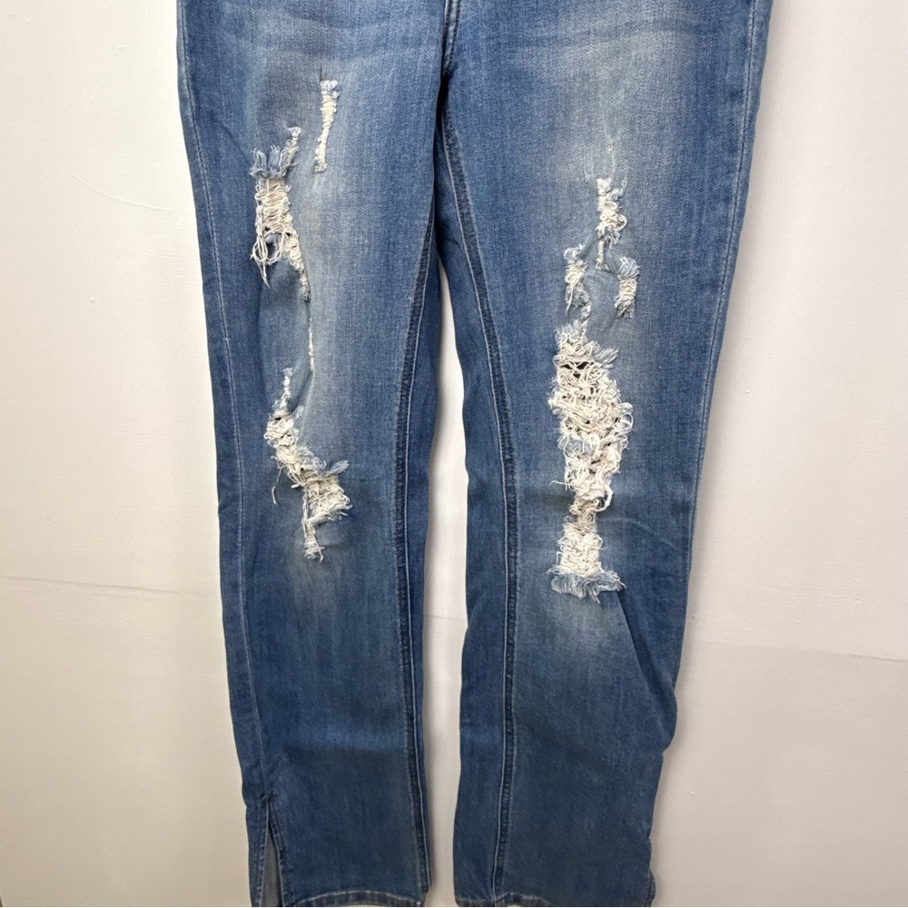 Fashion Nova Distressed Straight-Leg Jeans – Size 7 – Excellent Condition - Picture 9 of 15